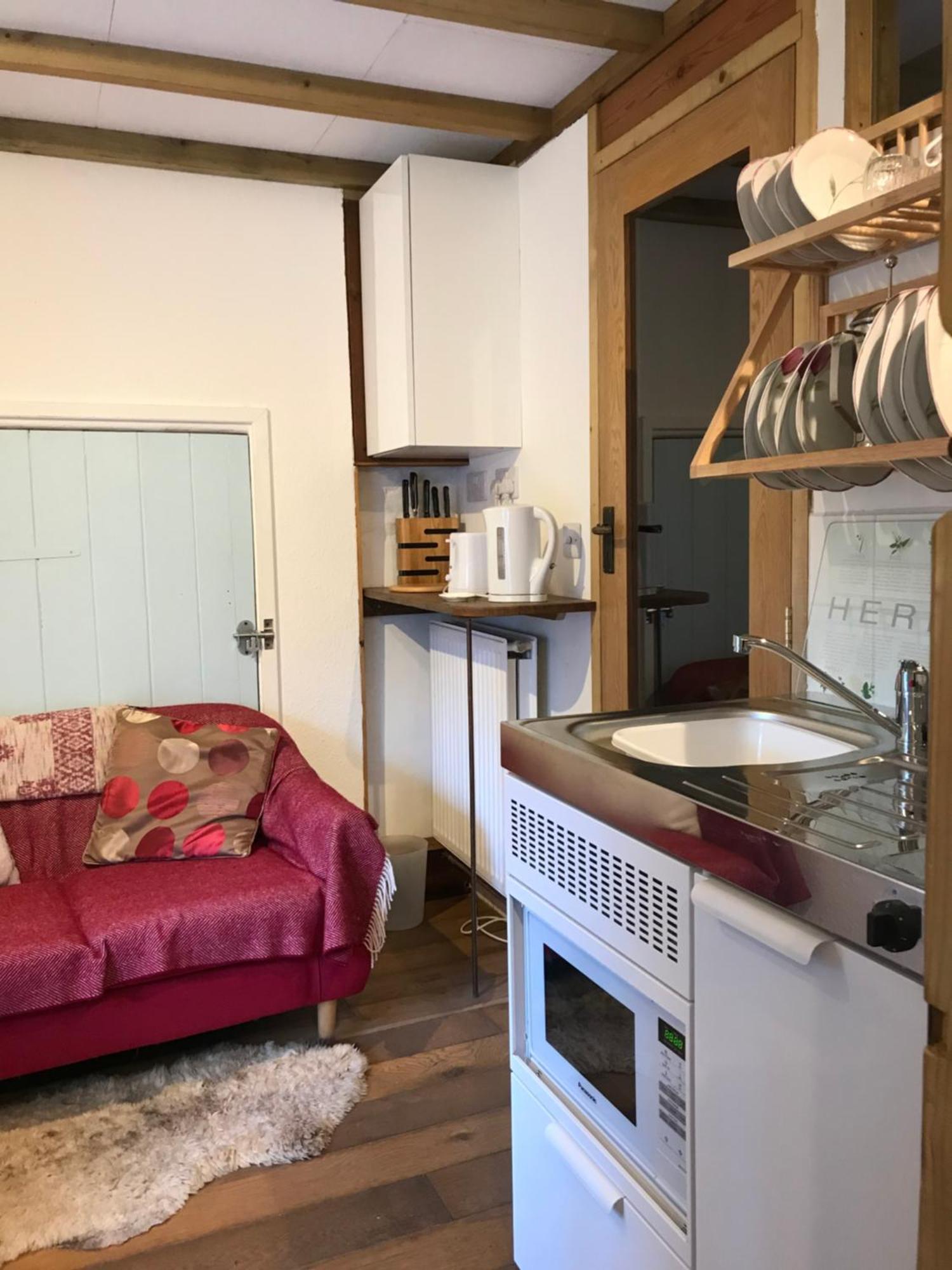 Tiny Cosy Snug Apartment Manorowen Luaran gambar