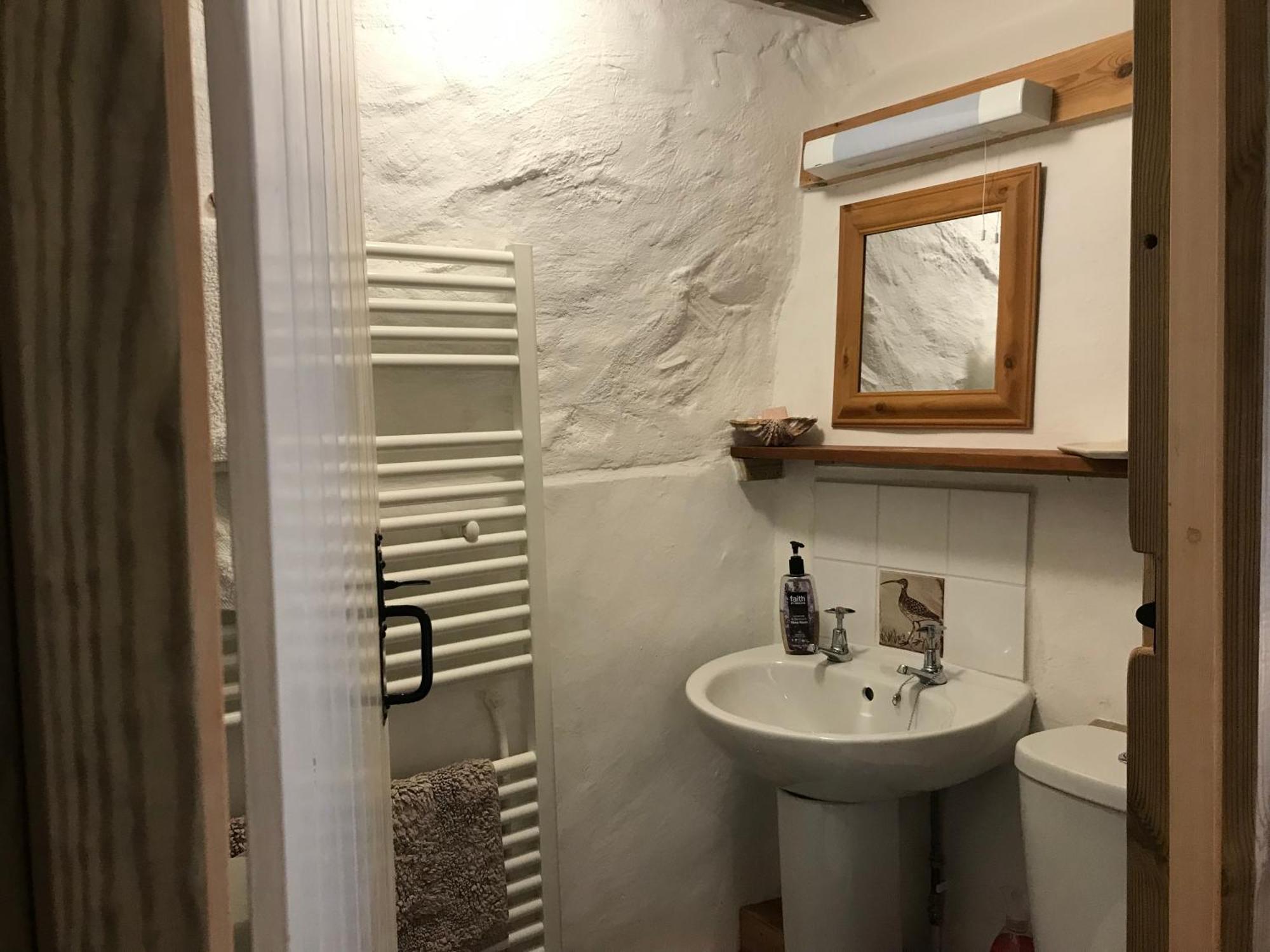 Tiny Cosy Snug Apartment Manorowen Luaran gambar