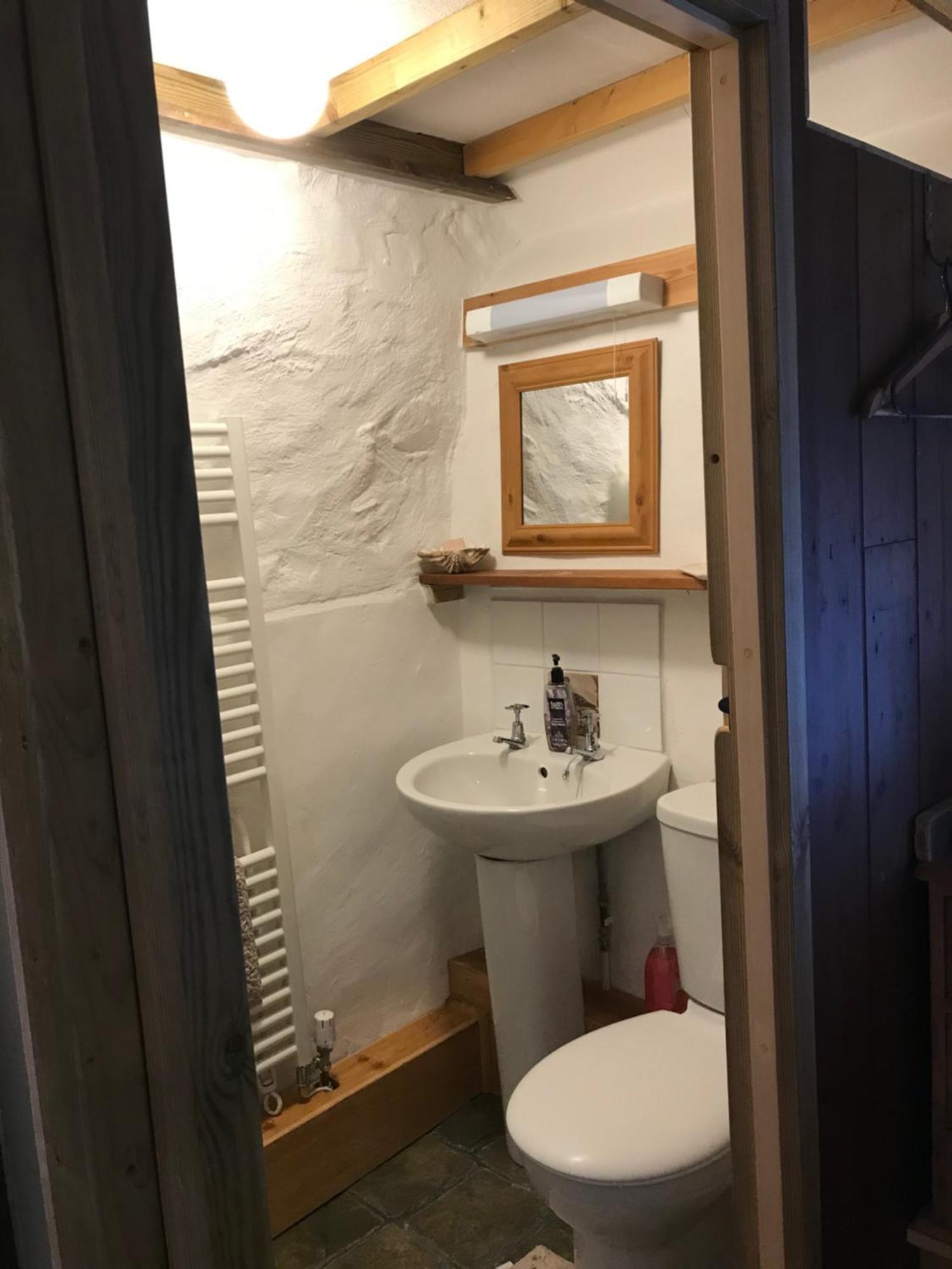 Tiny Cosy Snug Apartment Manorowen Luaran gambar