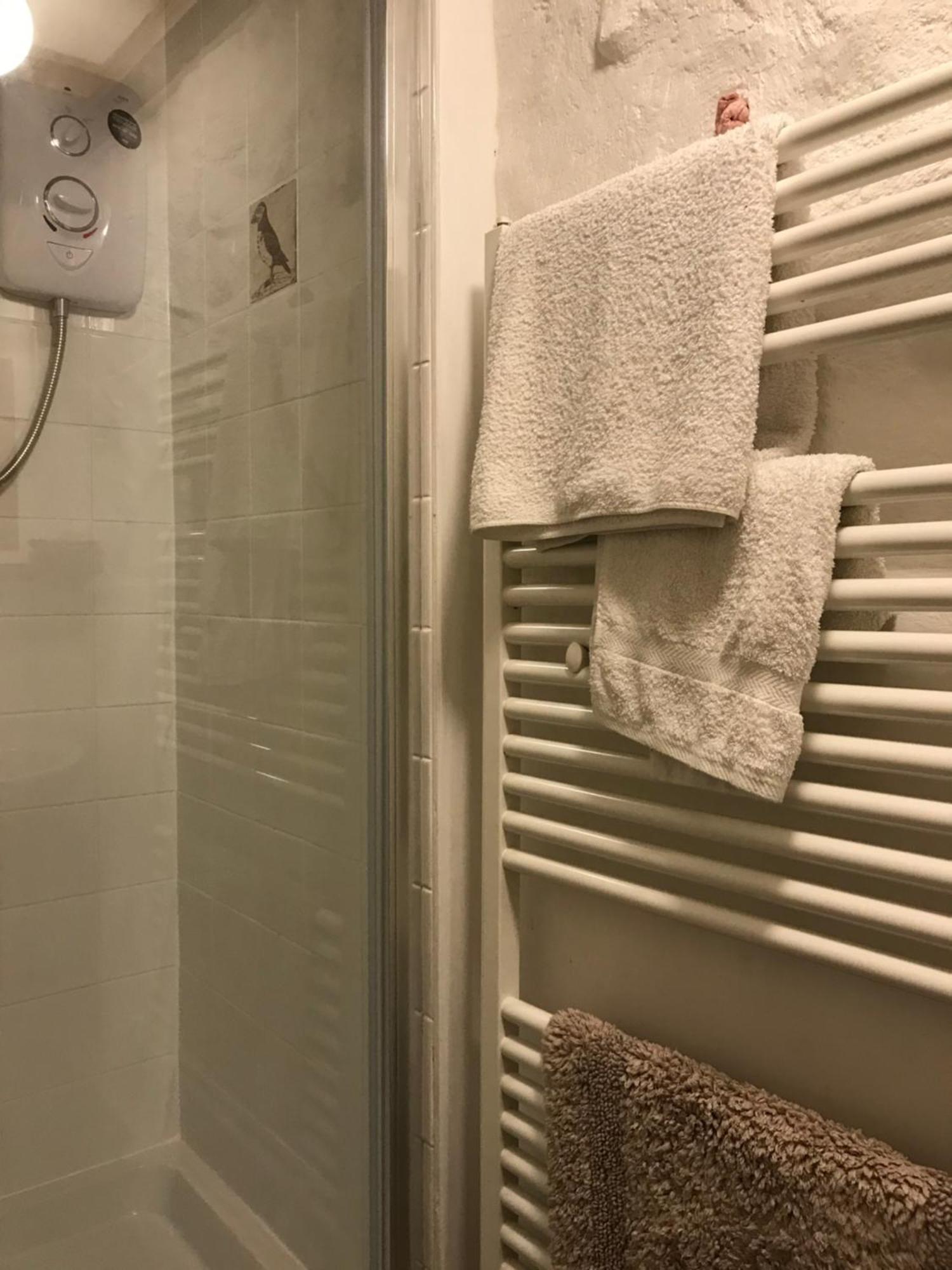 Tiny Cosy Snug Apartment Manorowen Luaran gambar